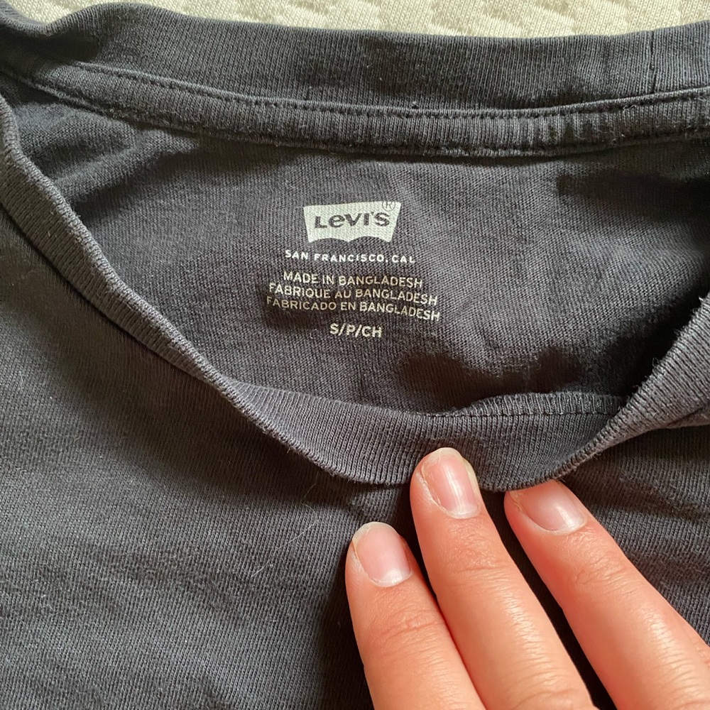 Levi’s t shirt